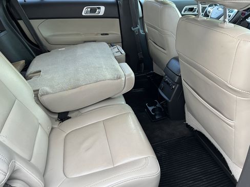 Used 2013 Ford Explorer XLT image 23