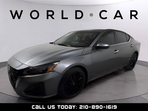 Used 2025 Nissan Altima 2.5 SV w/ SV Special Edition Package image 3