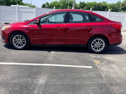 Used 2016 Ford Focus SE FWD image 3
