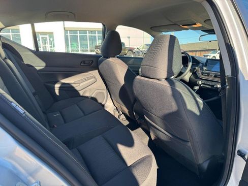 Used 2024 Nissan Altima 2.5 SV image 10