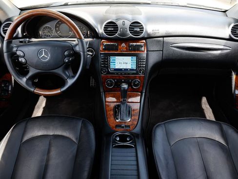 Used 2009 Mercedes-Benz CLK 350 Cabriolet image 2