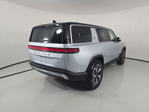 Used 2024 Rivian R1S Adventure AWD/4WD image 5