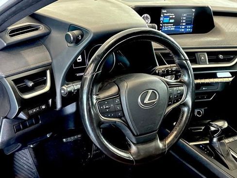 Used 2022 Lexus UX 200 w/ Premium Package image 12