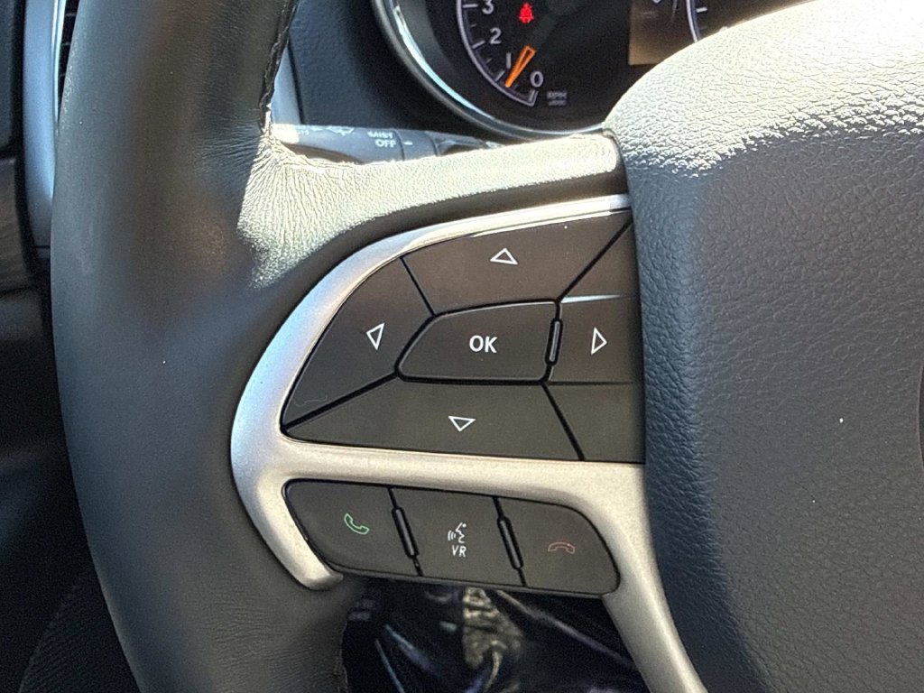 Used 2019 Jeep Grand Cherokee Altitude AWD/4WD image 22