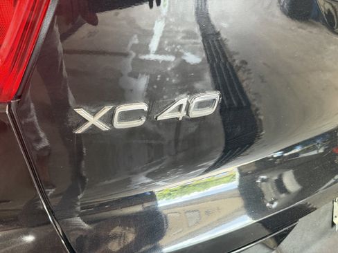 Used 2021 Volvo XC40 T5 Momentum AWD/4WD image 31