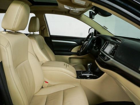 Used 2018 Toyota Highlander XLE FWD image 22
