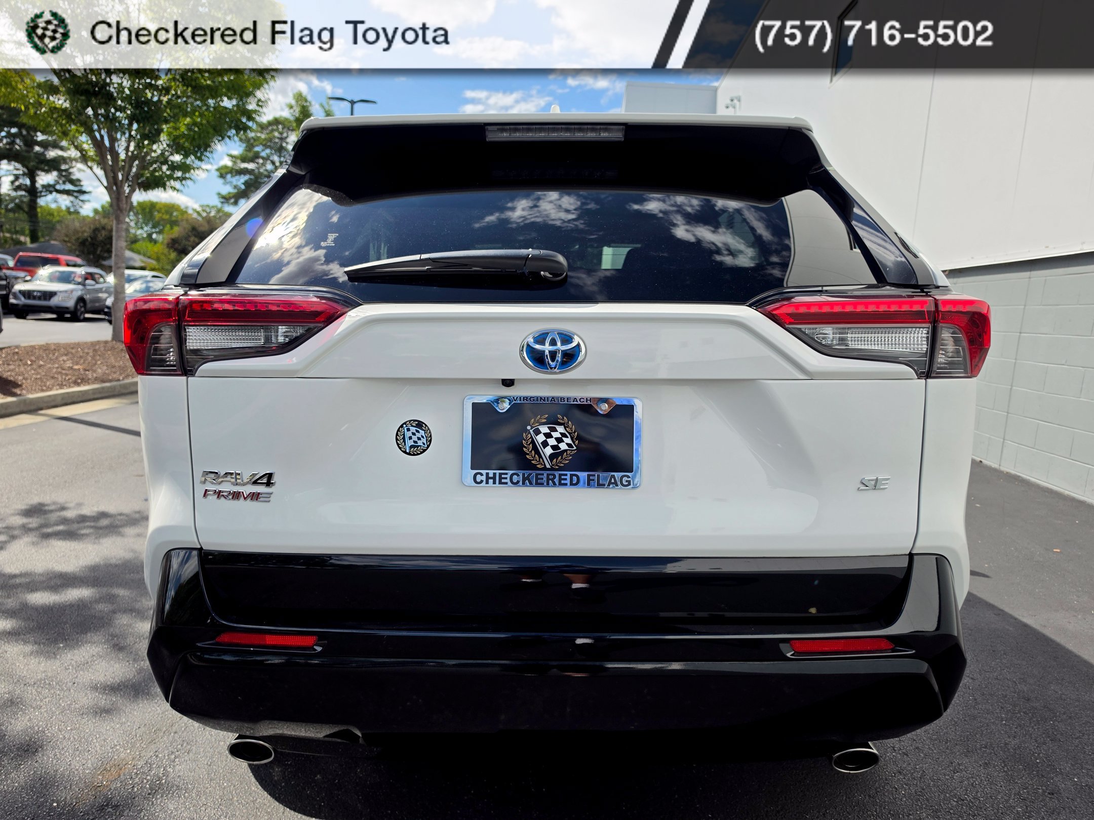Used 2024 Toyota RAV4 SE w/ Weather & Moonroof Package AWD/4WD image 4