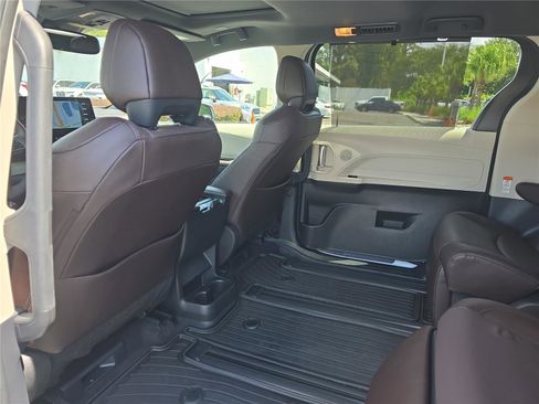 Used 2024 Toyota Sienna Platinum image 13