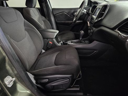 Used 2021 Jeep Cherokee Latitude FWD image 23