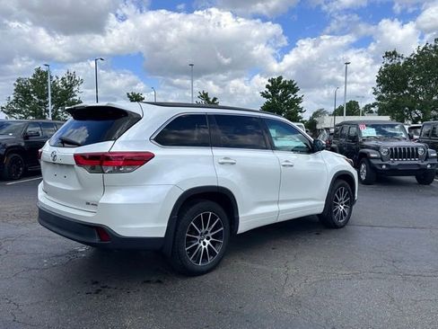 Used 2018 Toyota Highlander SE AWD/4WD image 10