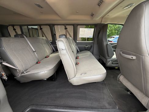 Used 2025 Chevrolet Express 3500 LT w/ LT Preferred Equipment Group RWD image 6