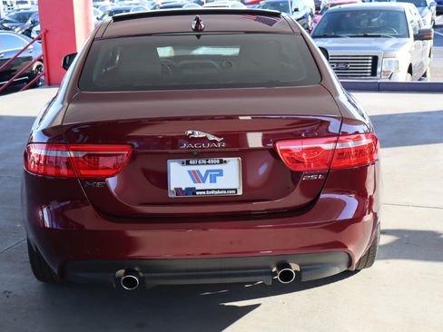 Used 2017 Jaguar XE image 6
