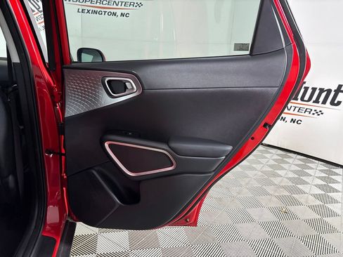 Used 2025 Kia Soul LX w/ LX Technology Package FWD image 26