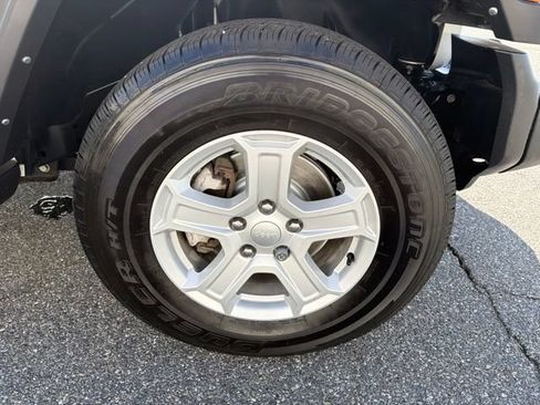 Used 2022 Jeep Wrangler Unlimited Sport AWD/4WD image 23
