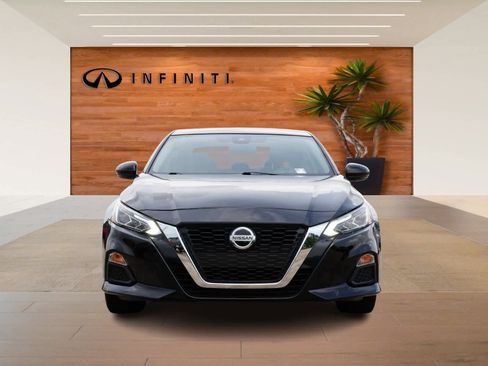 Used 2022 Nissan Altima 2.5 SV w/ SV Premium Package image 2