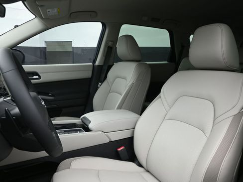 New 2026 Nissan Pathfinder SL image 10