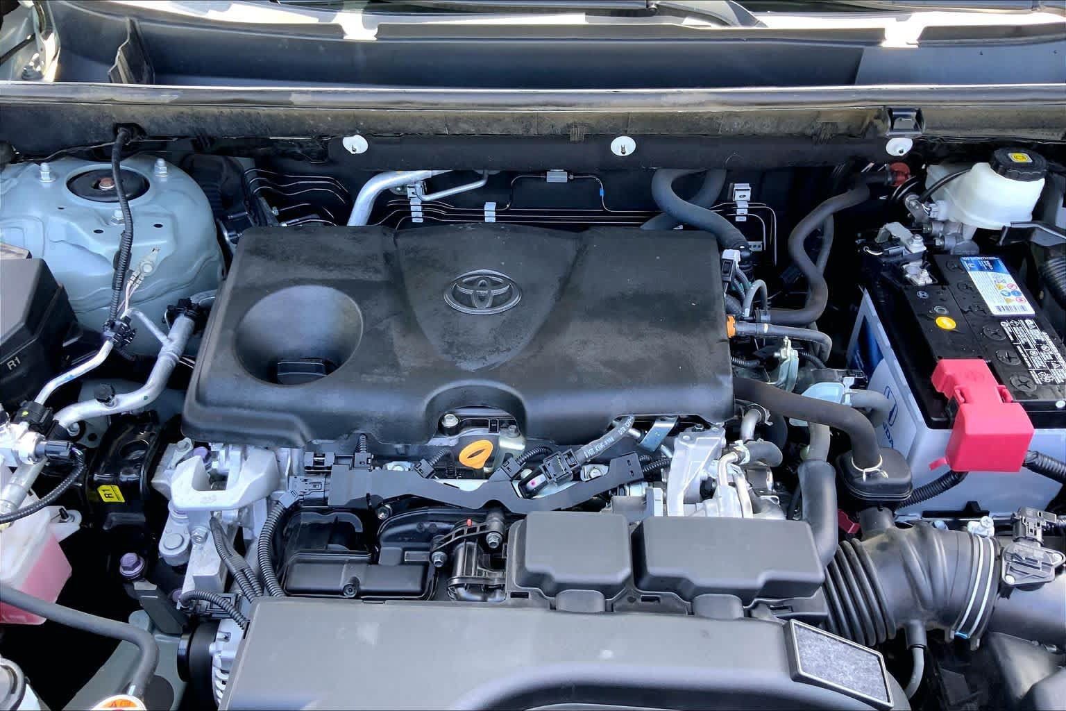 Used 2021 Toyota RAV4 XLE Premium AWD/4WD image 31