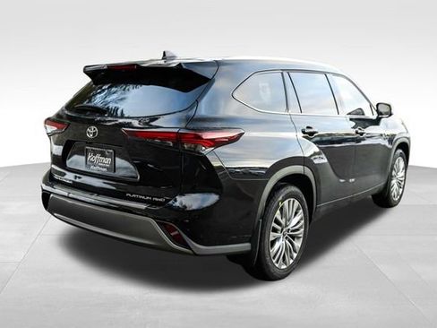 New 2026 Toyota Highlander Platinum AWD/4WD image 4