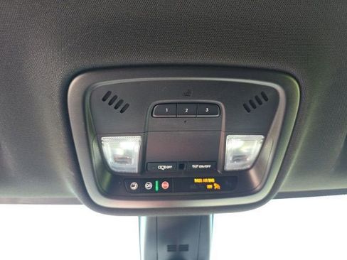 Certified 2023 Chevrolet Traverse LT FWD image 19