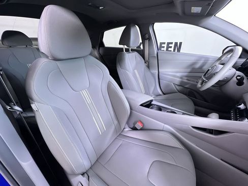 Used 2025 Hyundai Elantra SEL image 25