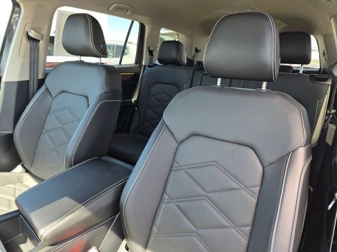 Used 2024 Volkswagen Atlas SE AWD/4WD image 24