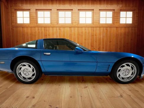 Used 1991 Chevrolet Corvette Coupe RWD image 2