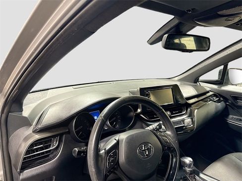 Used 2018 Toyota C-HR XLE image 11