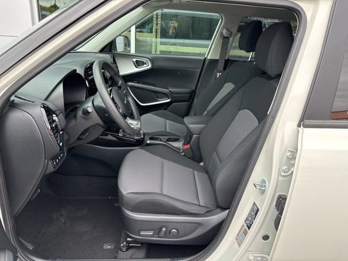Certified 2023 Kia Soul S FWD image 14