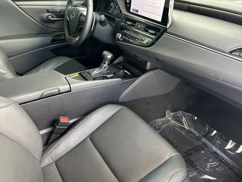Used 2024 Lexus ES 350 w/ Premium Package FWD image 19
