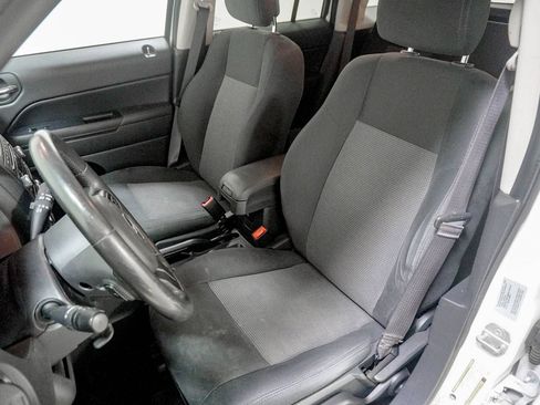 Used 2015 Jeep Patriot Latitude AWD/4WD image 17