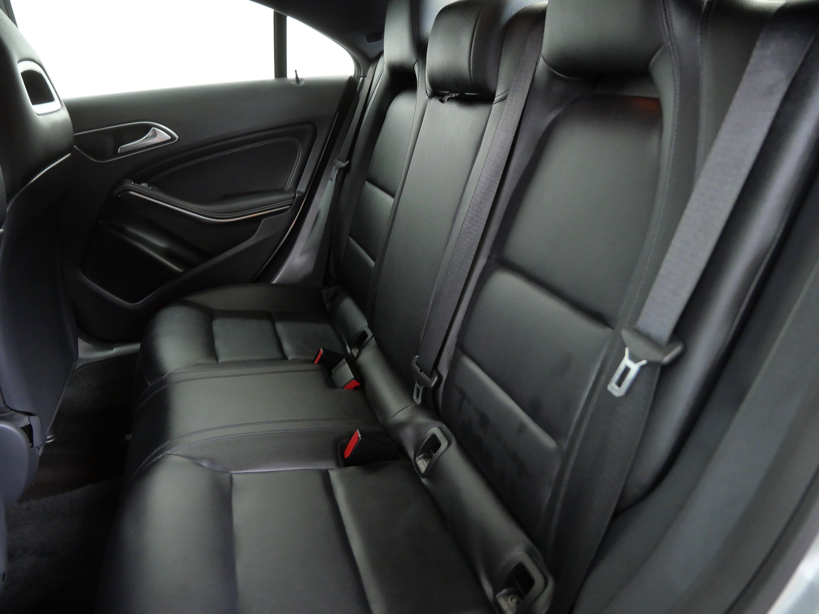 Used 2014 Mercedes-Benz CLA 250 image 16