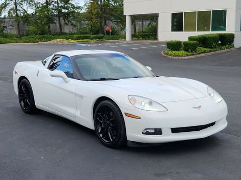 Used 2005 Chevrolet Corvette Coupe w/ Preferred Equipment Group RWD image 5