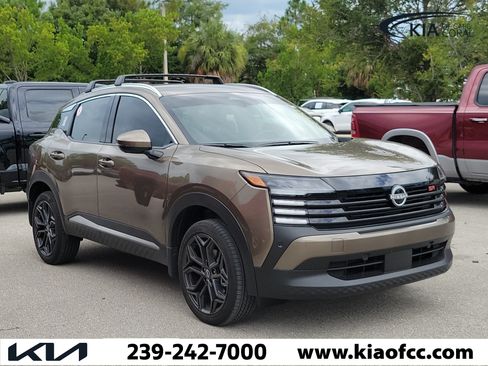 Used 2025 Nissan Kicks SR FWD image 1