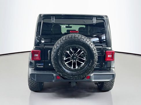 Used 2022 Jeep Wrangler Unlimited Sahara w/ Cold Weather Group AWD/4WD image 6