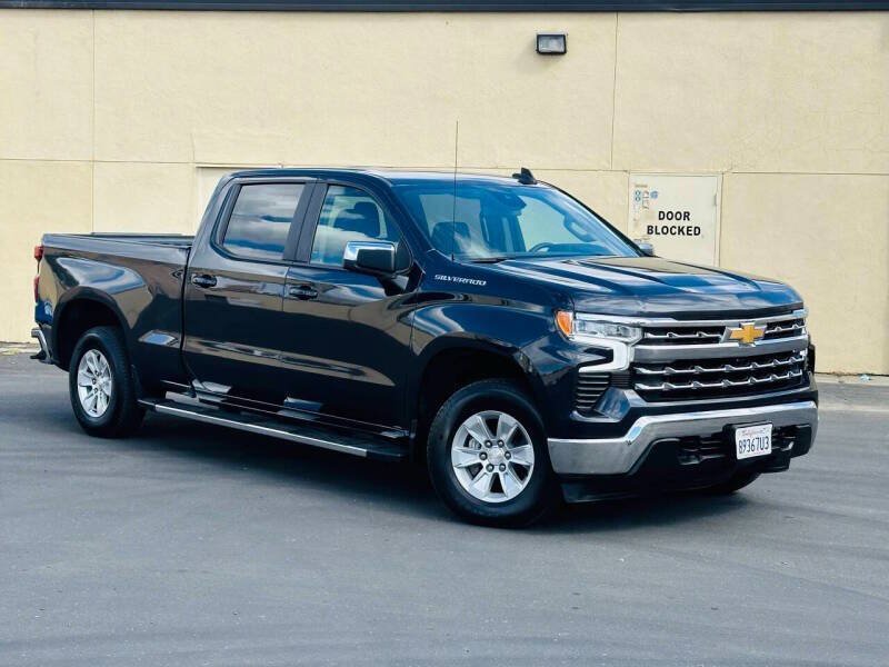 Used 2024 Chevrolet Silverado 1500 LT AWD/4WD image 2