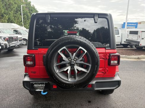 Used 2024 Jeep Wrangler Unlimited AWD/4WD image 9