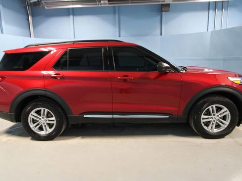 Used 2022 Ford Explorer XLT image 31