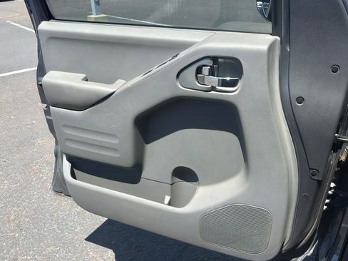 Used 2020 Nissan Frontier SV RWD image 11