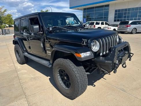Used 2019 Jeep Wrangler Unlimited Sahara AWD/4WD image 3