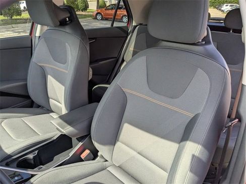 Used 2024 Kia Niro LX image 24