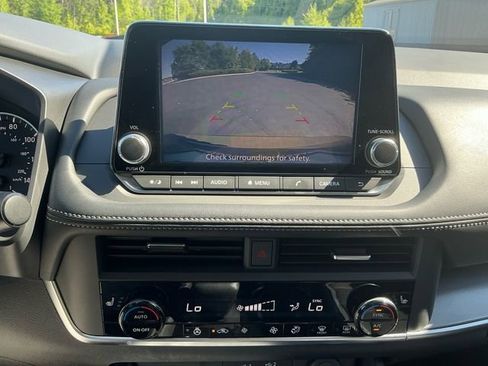 Used 2024 Nissan Rogue SV w/ SV Premium Package FWD image 20