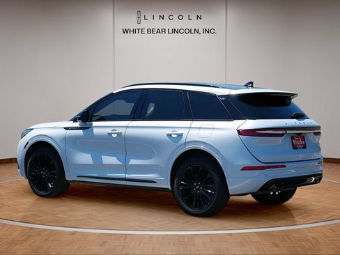 Used 2025 Lincoln Corsair AWD w/ Equipment Group 101A image 7
