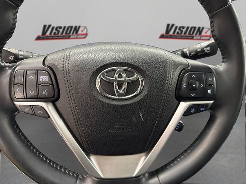 Used 2017 Toyota Highlander AWD V6 image 26