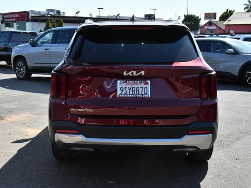 Used 2025 Kia Sorento S w/ Panoramic Sunroof Package FWD image 7