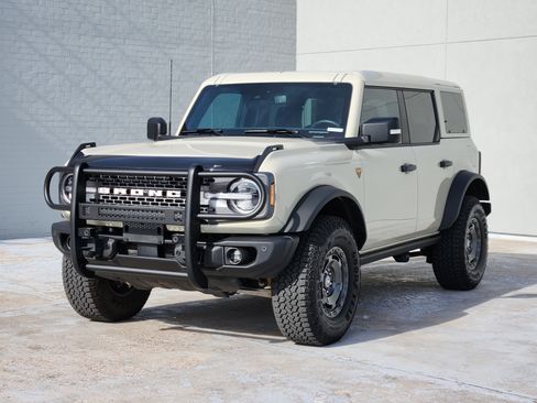 Used 2025 Ford Bronco Badlands AWD/4WD image 4