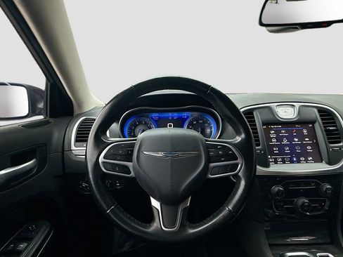 Used 2021 Chrysler 300 Touring w/ Driver Convenience Group image 11