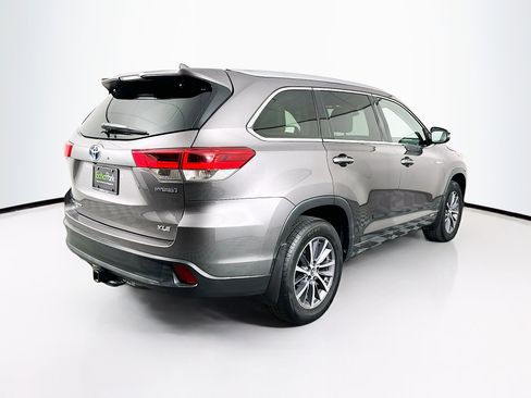 Used 2017 Toyota Highlander XLE image 9