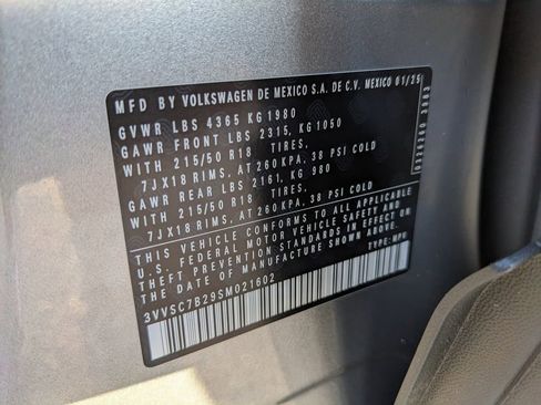 Certified 2025 Volkswagen Taos SE image 33