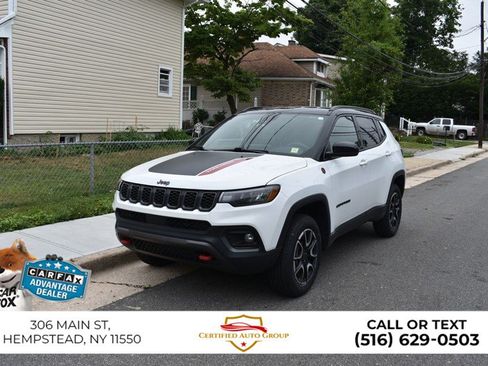 Used 2025 Jeep Compass Trailhawk AWD/4WD image 3