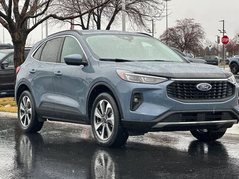 Certified 2025 Ford Escape Platinum image 9